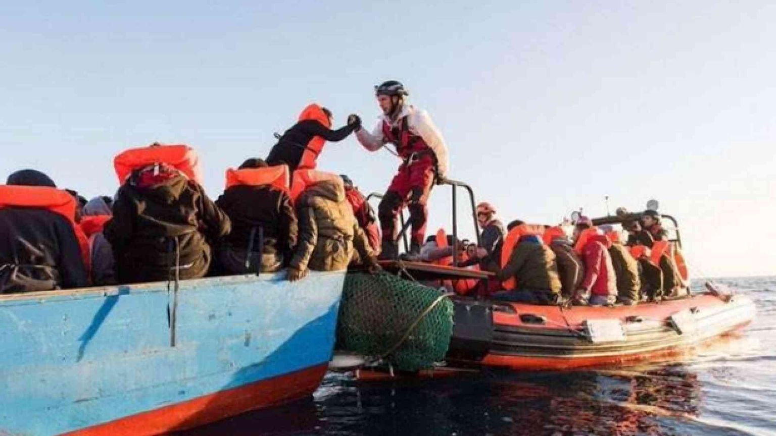 Stretta sulle Ong che si occupano di salvataggi in mare: ora cosa succede?
