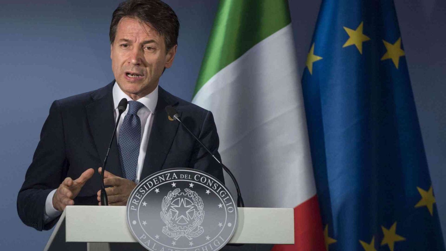 Raggiunto l'accordo a 28 sui migranti. Macron: in Francia nessun hotspot