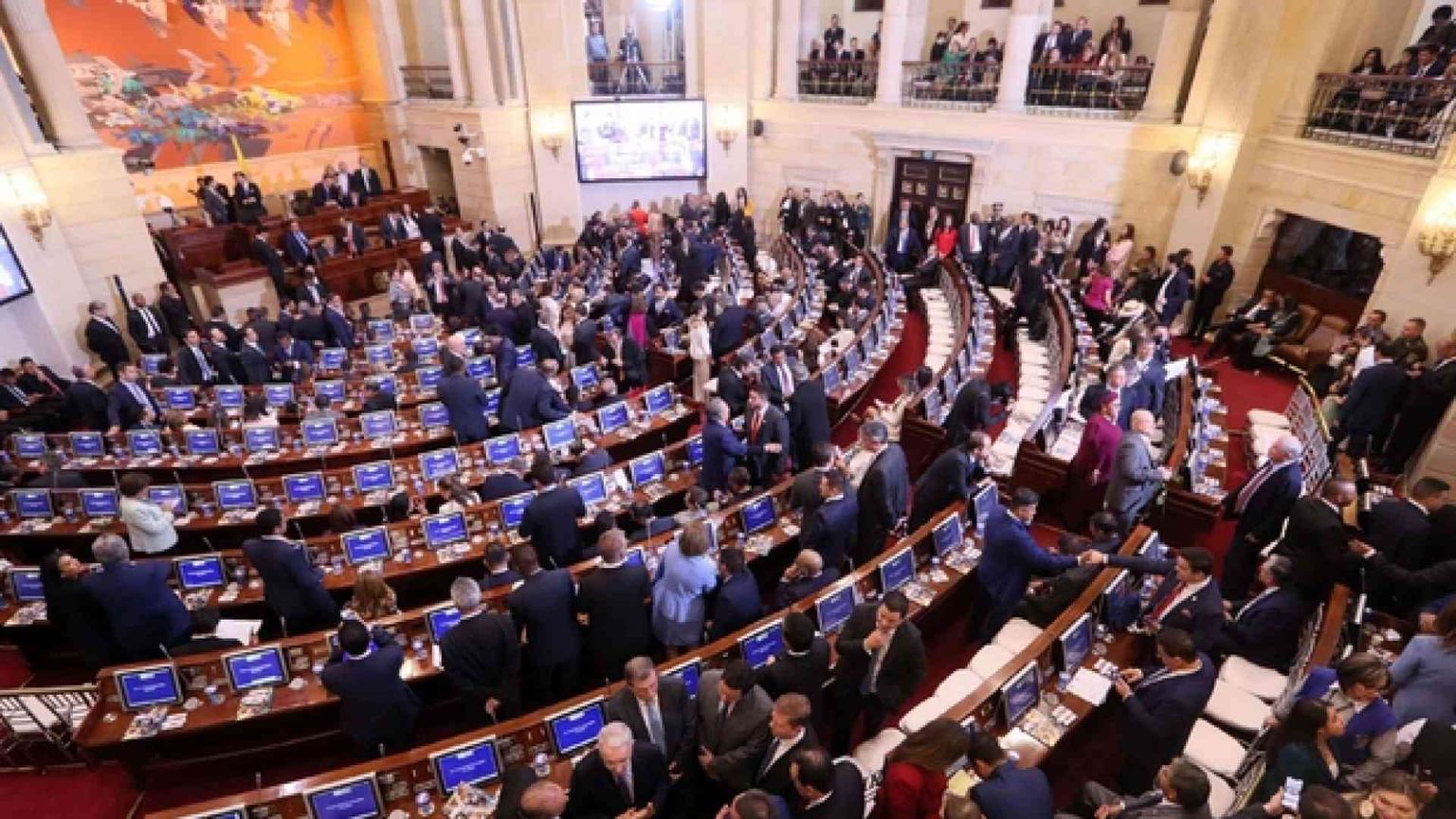 Il presidente Santos accoglie in Parlamento gli ex guerriglieri delle Farc