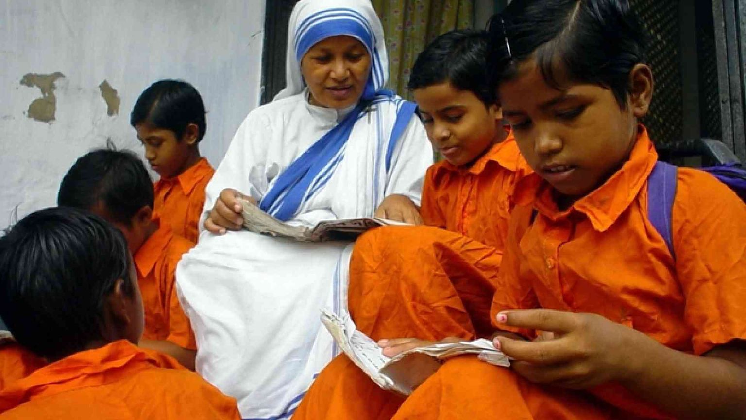 Suore di Madre Teresa sotto attacco: gonfiato il caso adozioni