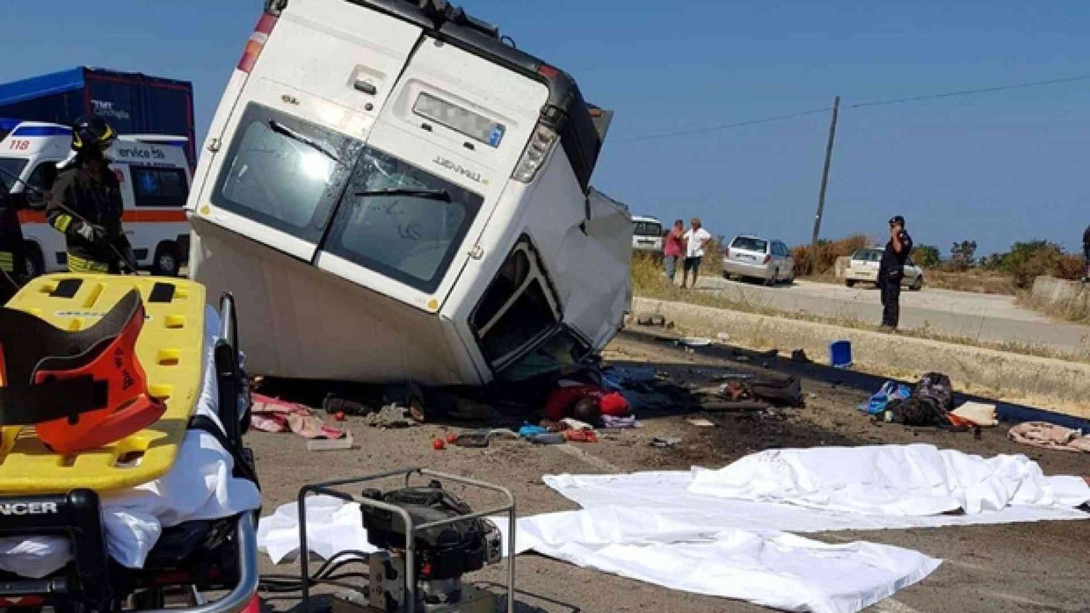 Foggia, sul furgone viaggiavano in piedi 14 persone