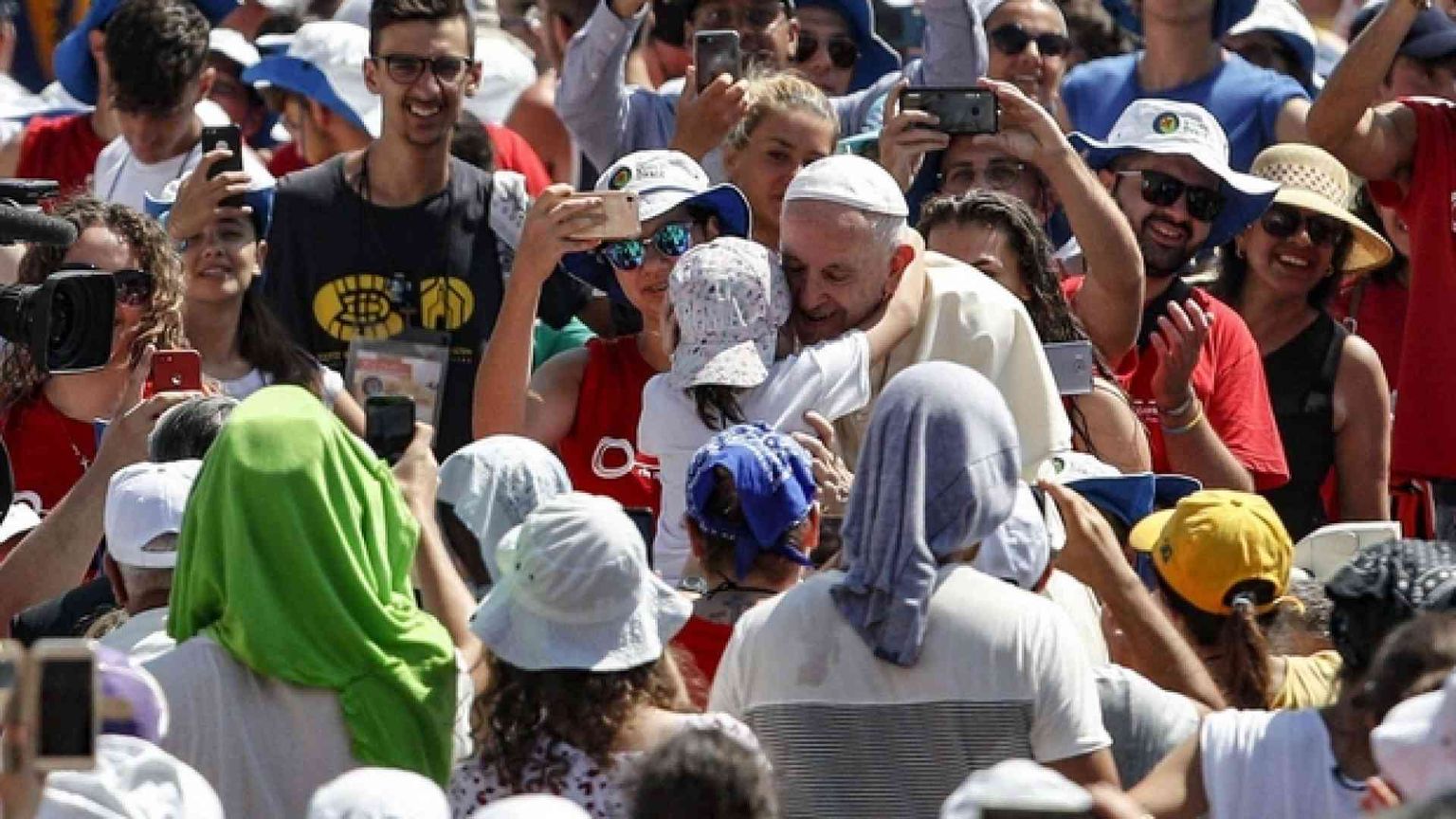 Sogni, paure, libertà, amore... le frasi di papa Francesco ai giovani