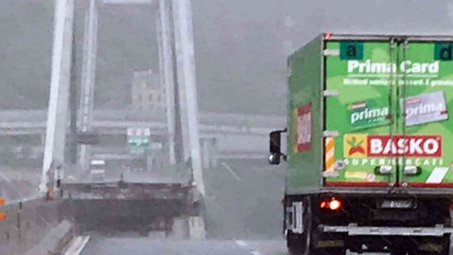 Chi si è salvato parla di miracolo. Esperienza terribile