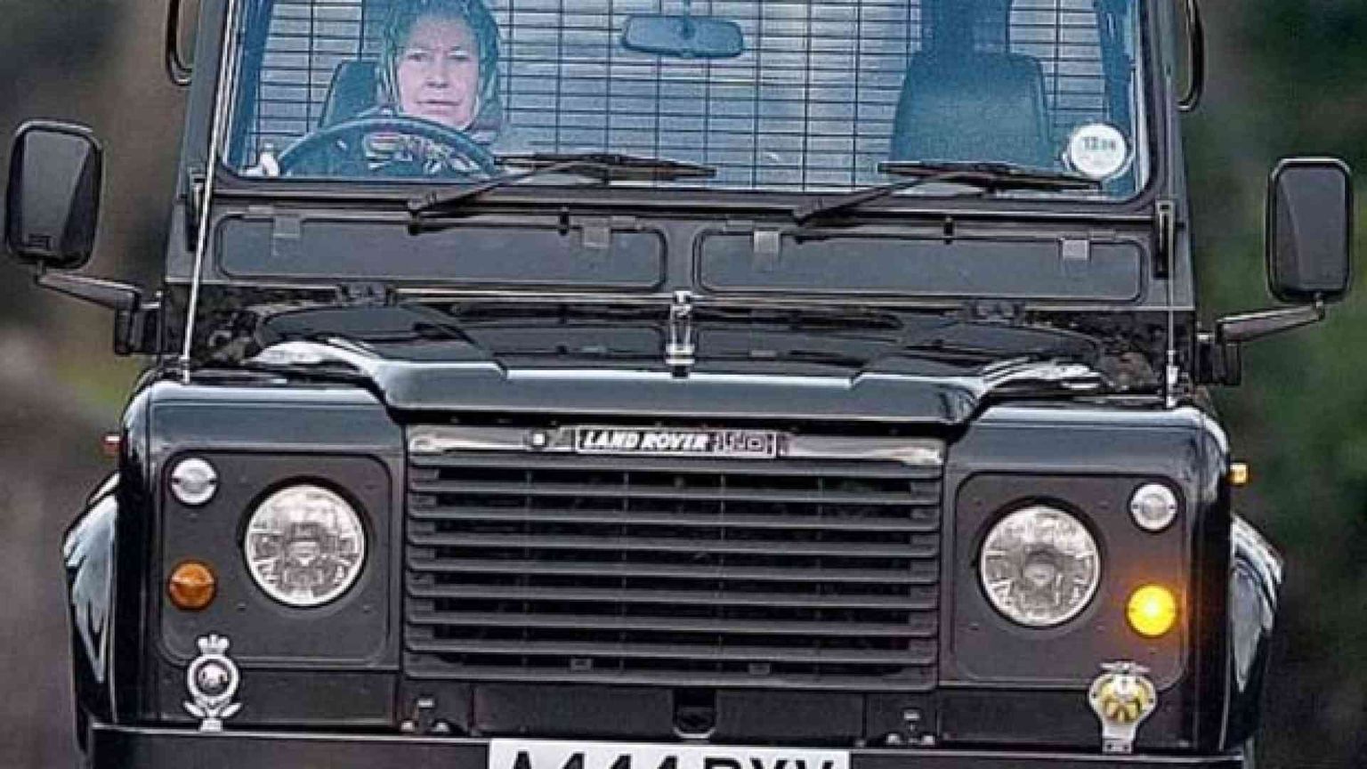 Torna il Defender, la Regina riavrà la sua auto