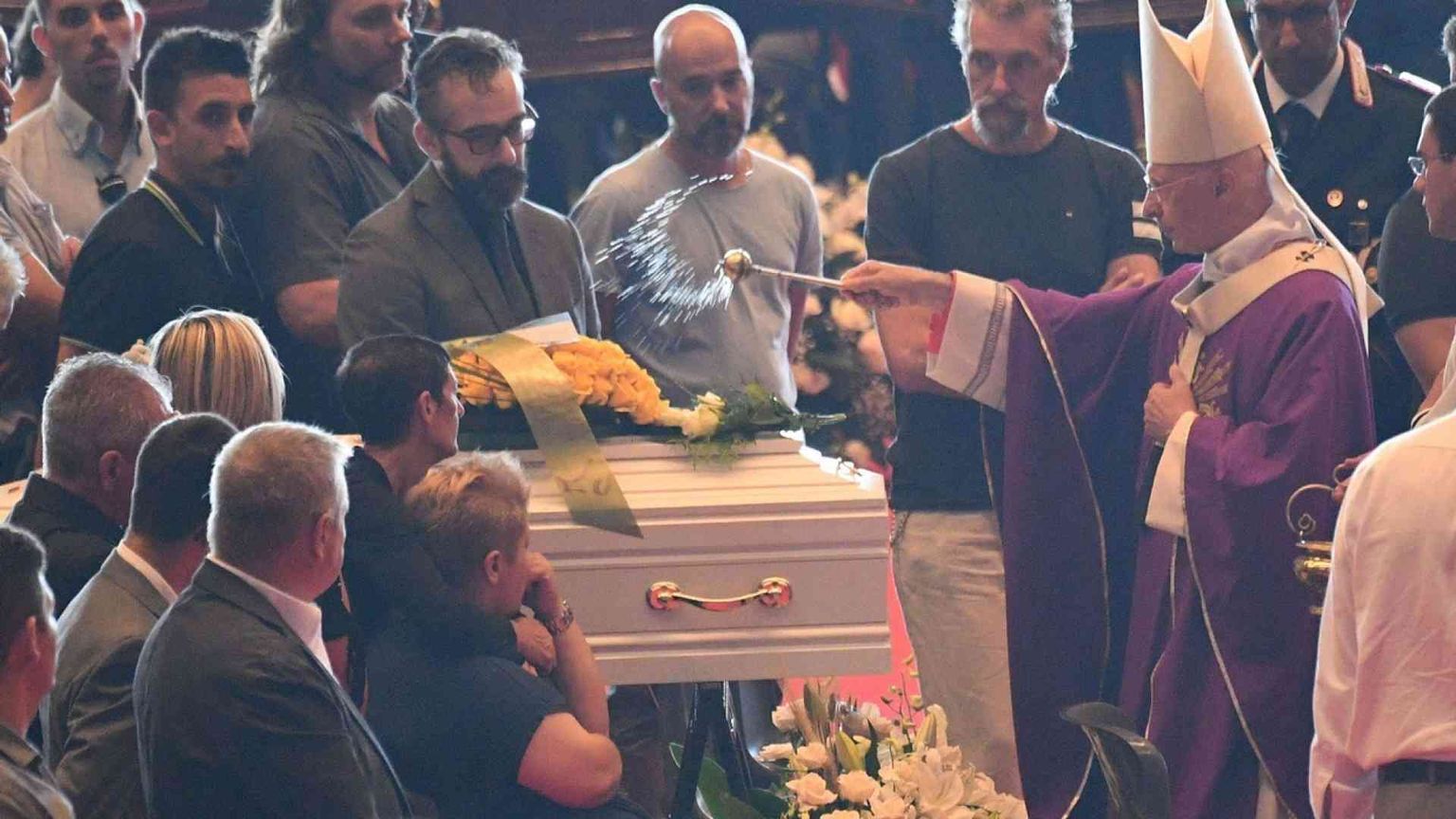 Bagnasco: l'ora della vicinanza. Mattarella: tragedia inaccettabile