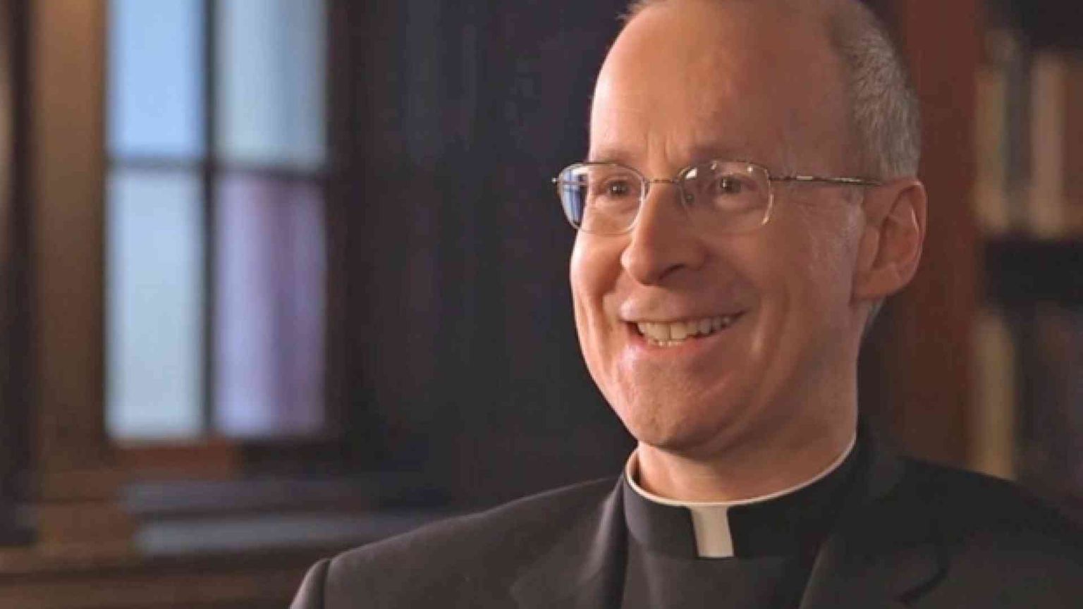 Padre Martin: «Verso le persone lgbt accoglienza e rispetto»