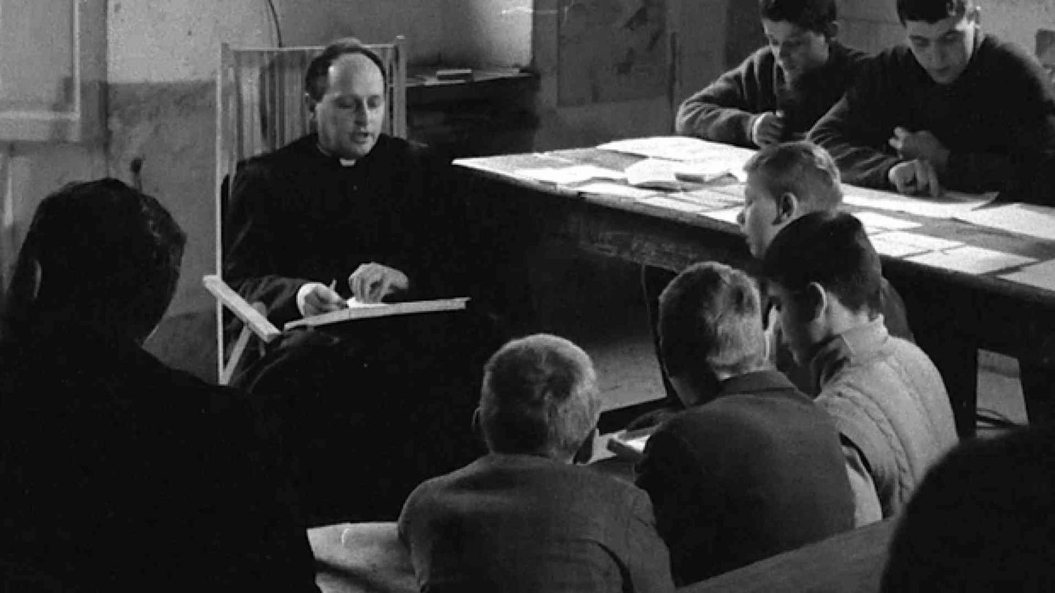 Don Lorenzo Milani, la scuola di Barbiana è sempre attuale