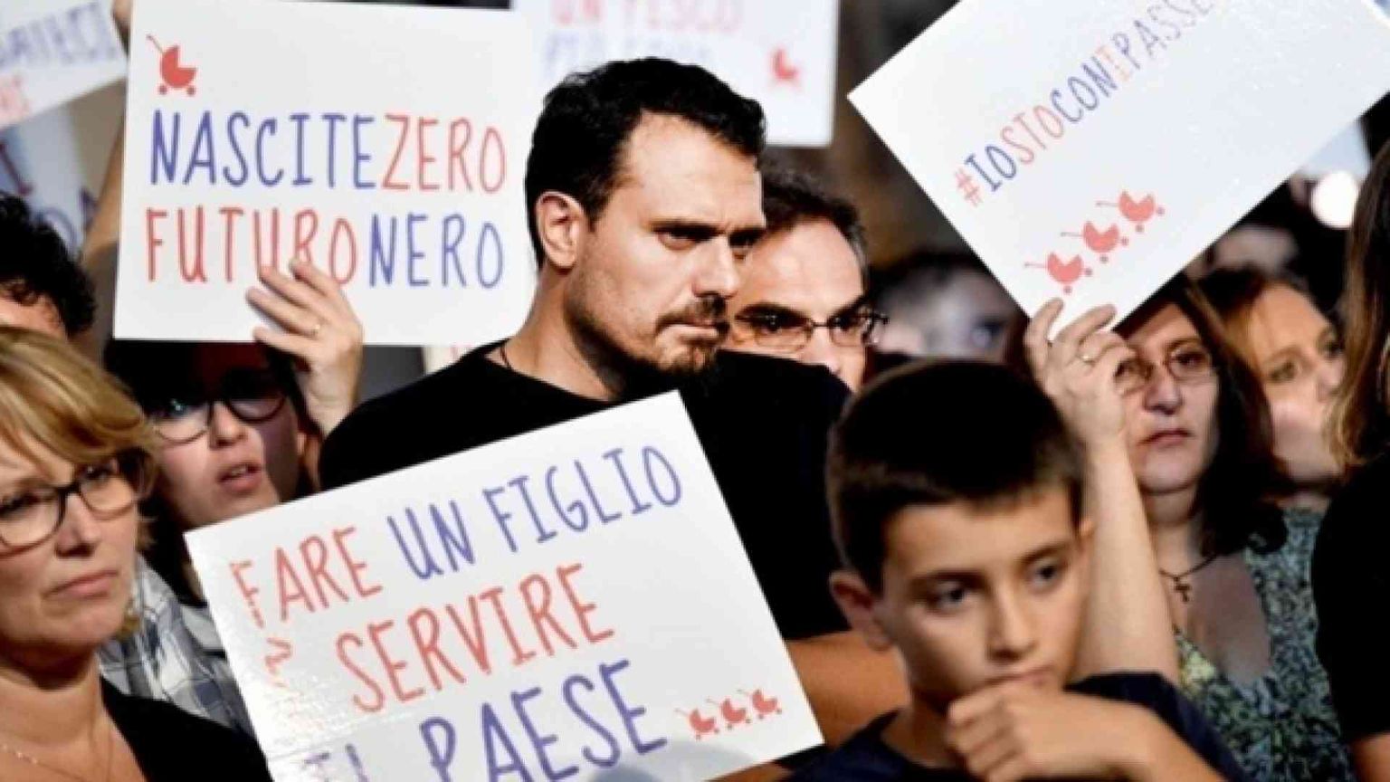 La proposta del Forum: «Via gli 80 euro per darli alle famiglie»
