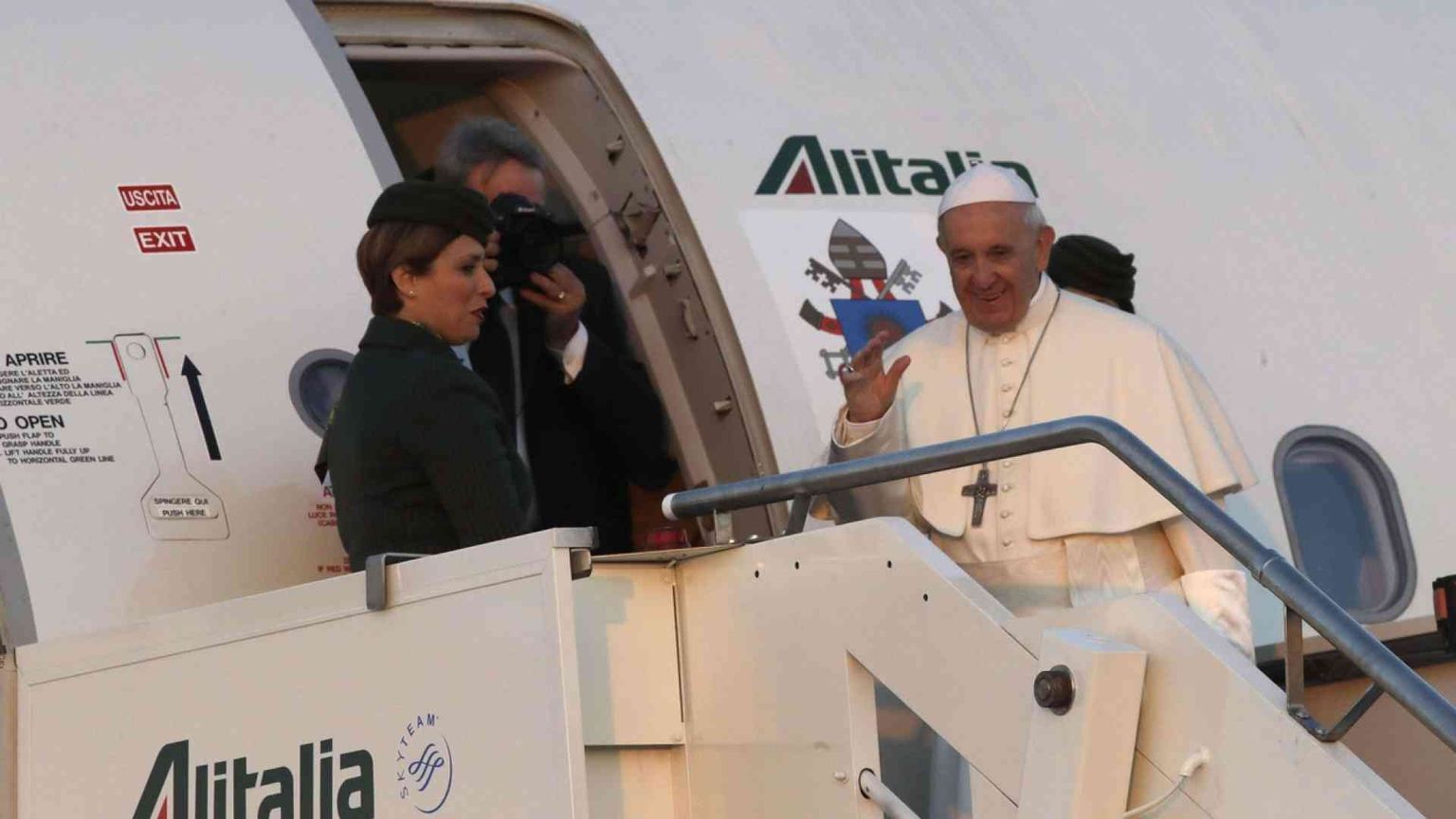 Papa Francesco in viaggio verso la Lituania, «messaggero di speranza»