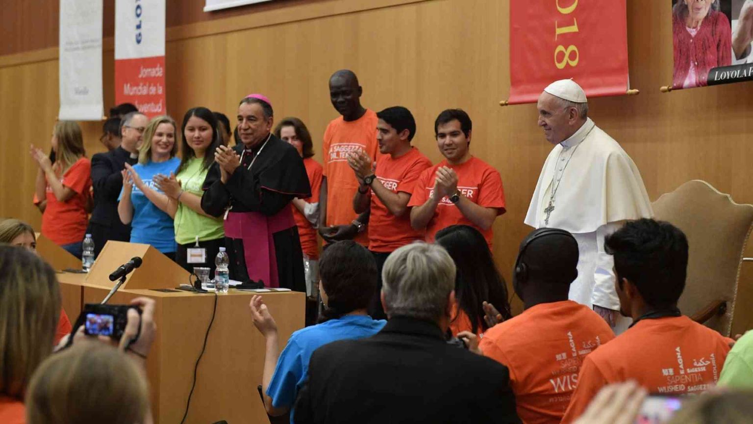 Il Papa: non si può vivere seminando odio. Mediterraneo grande cimitero