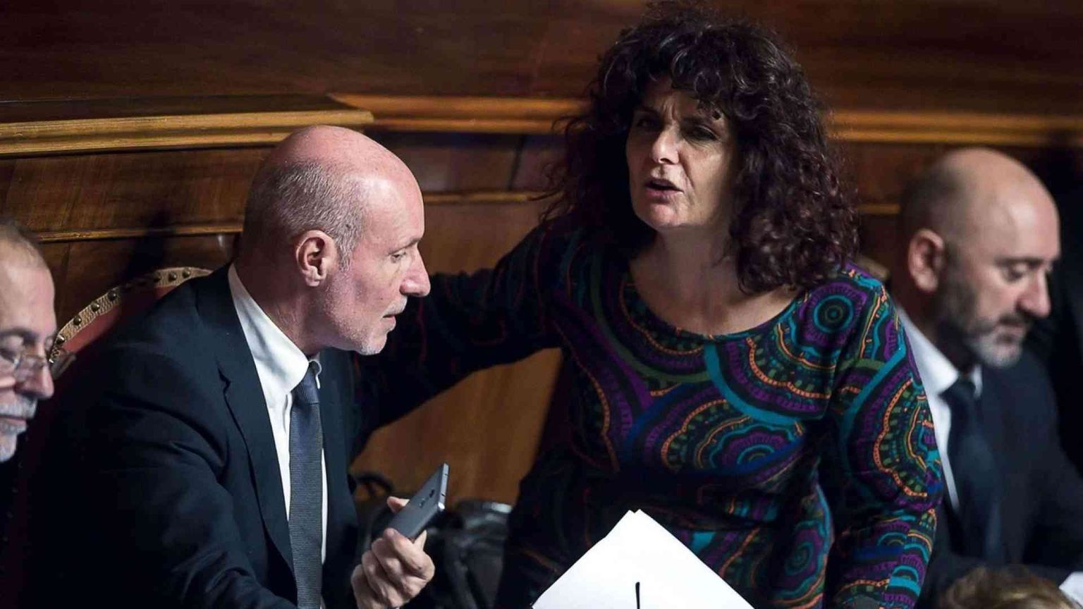 Governo ko sul condono a Ischia. De Falco e Nugnes espulsi da M5s