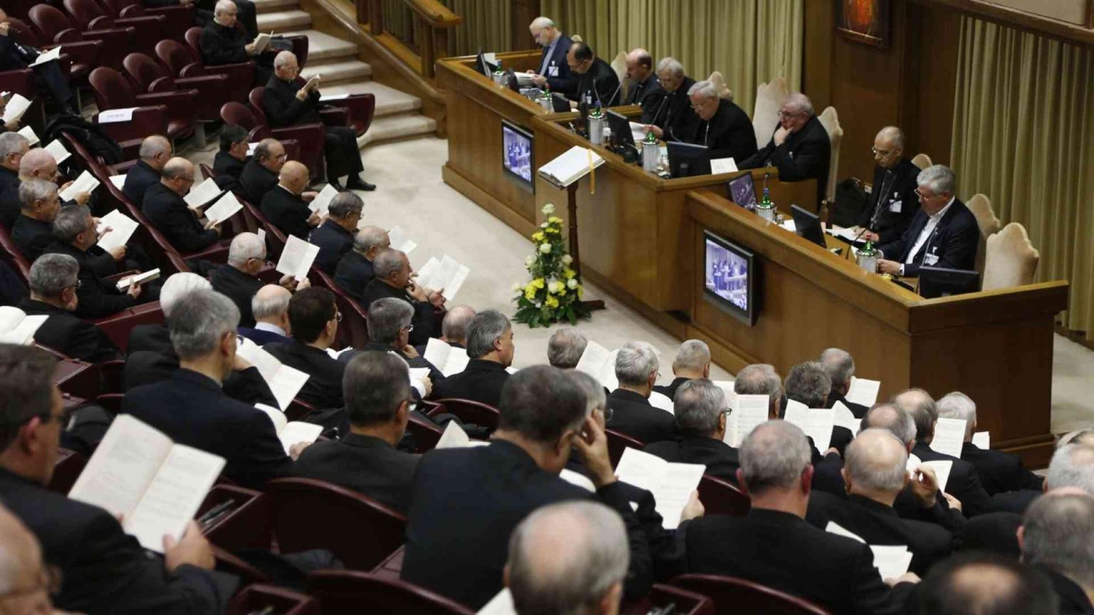 La Cei approva la nuova traduzione di Padre nostro e Gloria