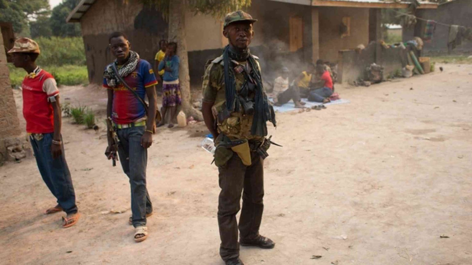 Assalto a rifugiati nel vescovado, uccisi in 42. Tra loro il vicario