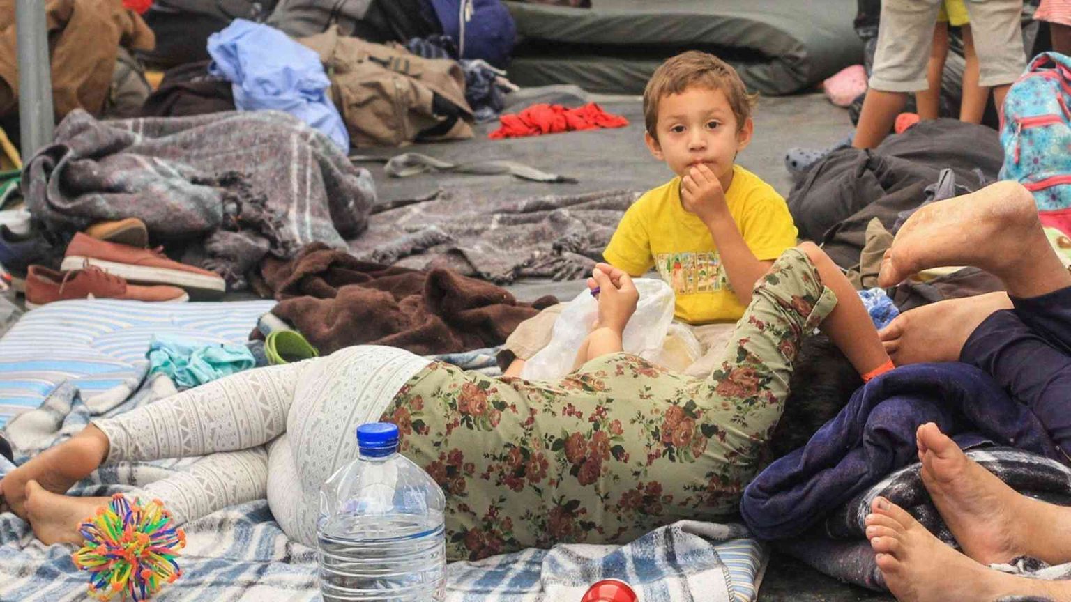 Il sogno americano al capolinea: la carovana dei migranti si ferma a Tijuana