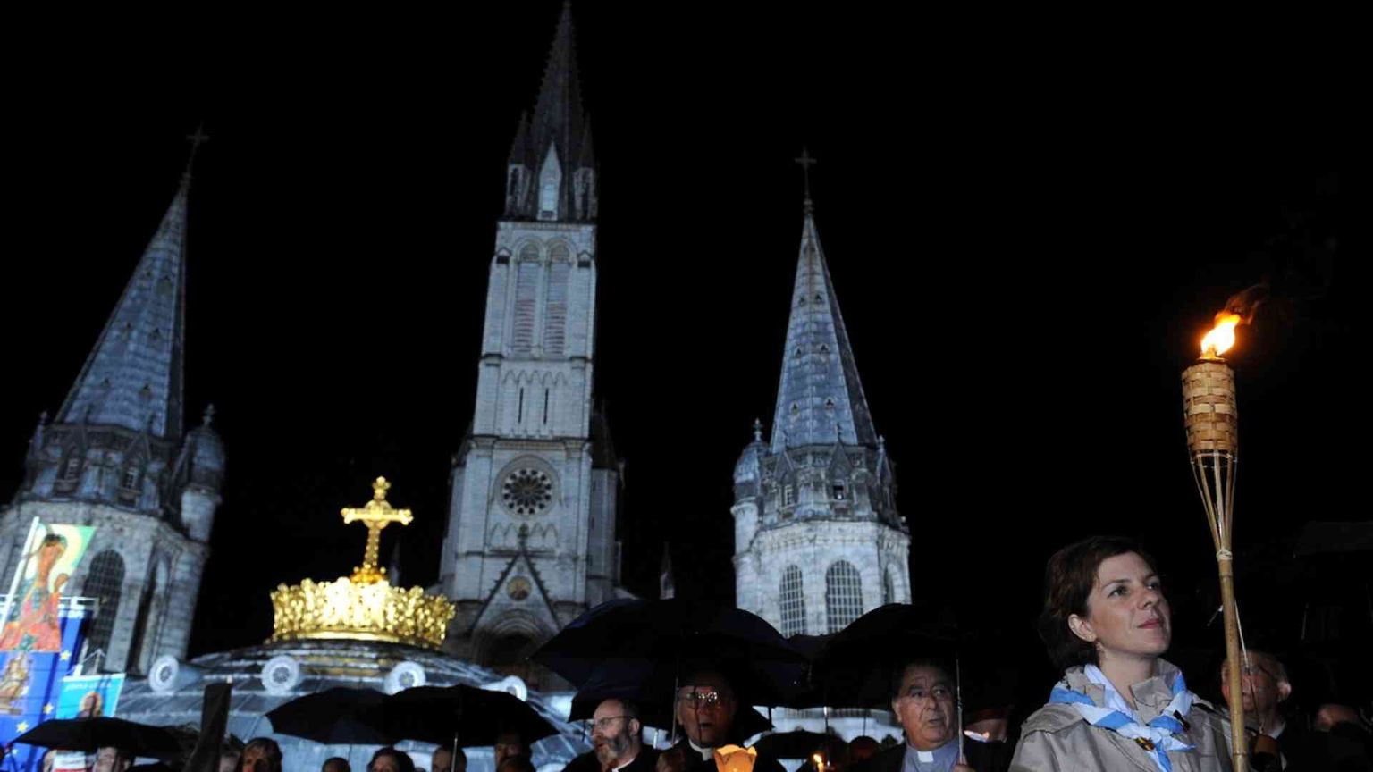Il Santuario di Lourdes: falso il San Valentino per gay