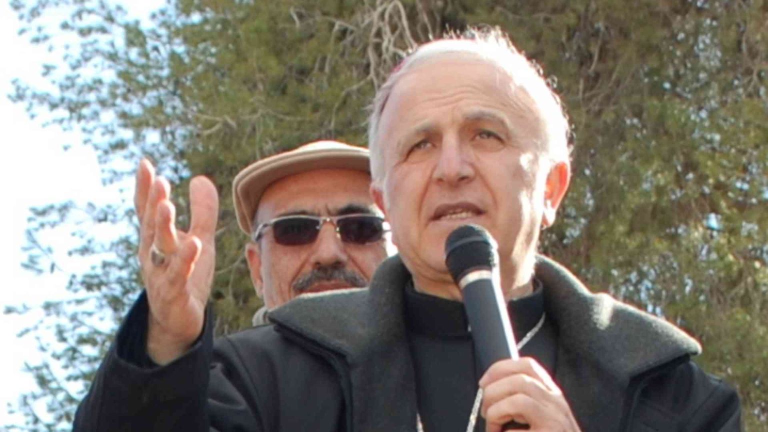 Vignetta offensiva sull'Ultima Cena, il vescovo chiede clemenza