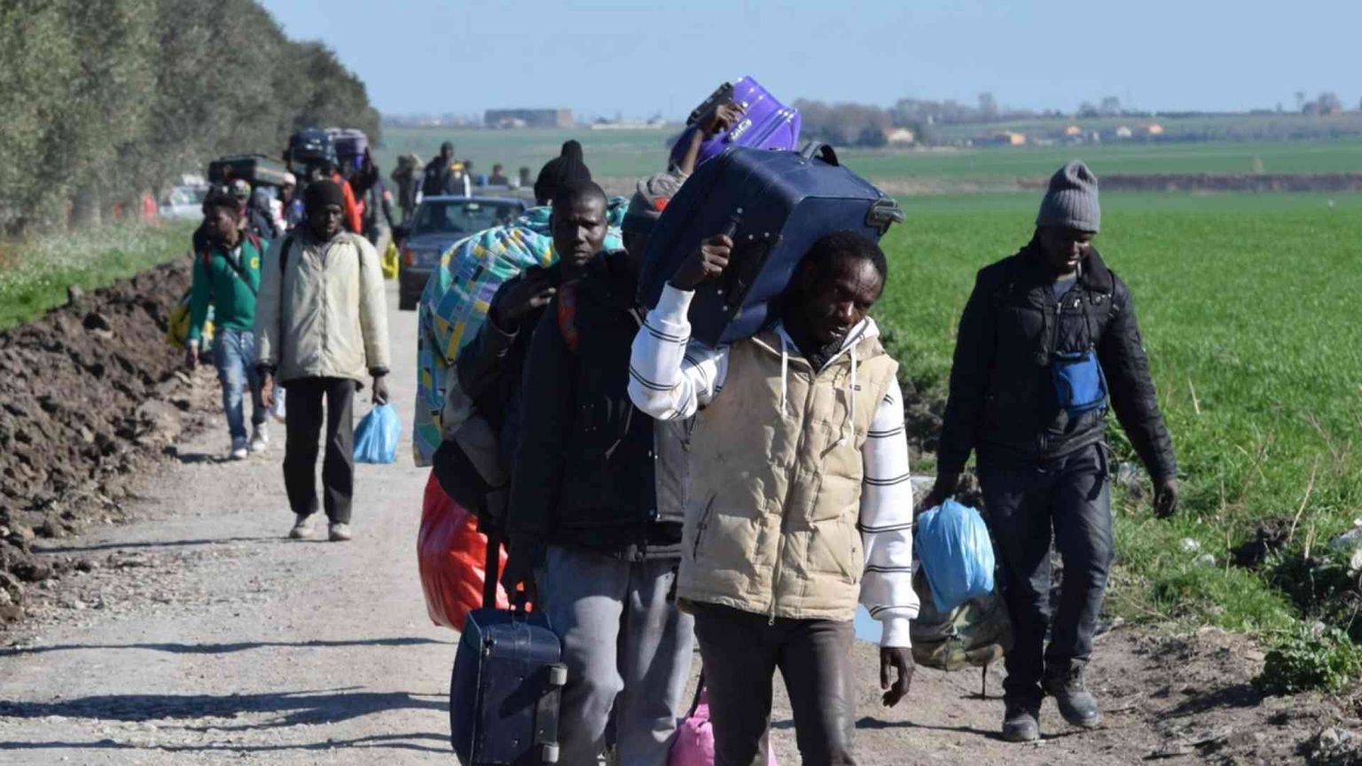 Nuovi schiavi per i caporali (grazie al decreto Salvini)