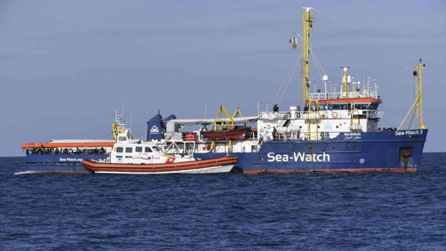 Sea Watch, vietato avvicinarsi. E ora «indaga» la Corte europea dei diritti
