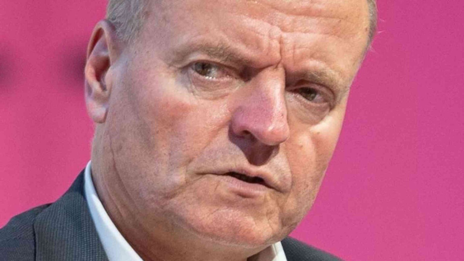 Spitzer: l'inganno dei social, una fabbrica di depressi e di malati