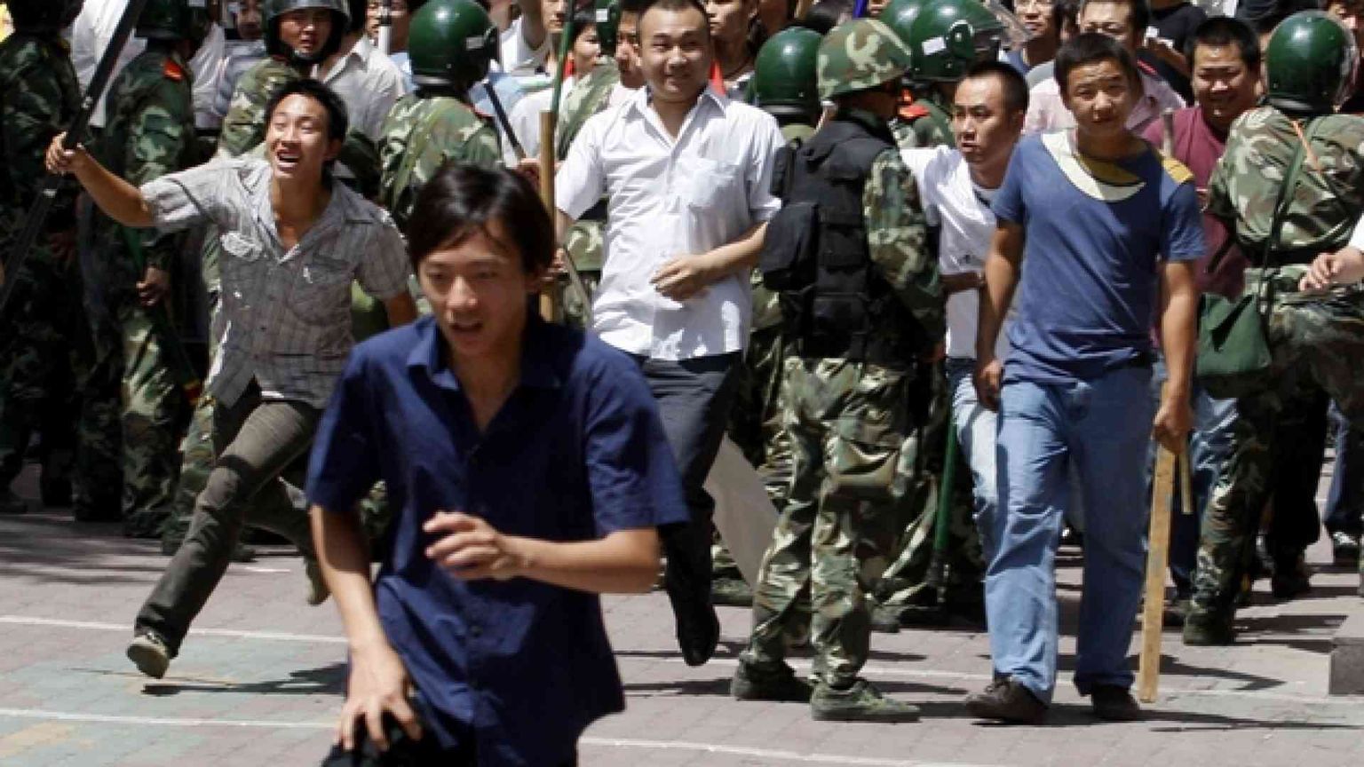 «La Cina utilizza il Dna per spiare i dissidenti. Con l'aiuto Usa»