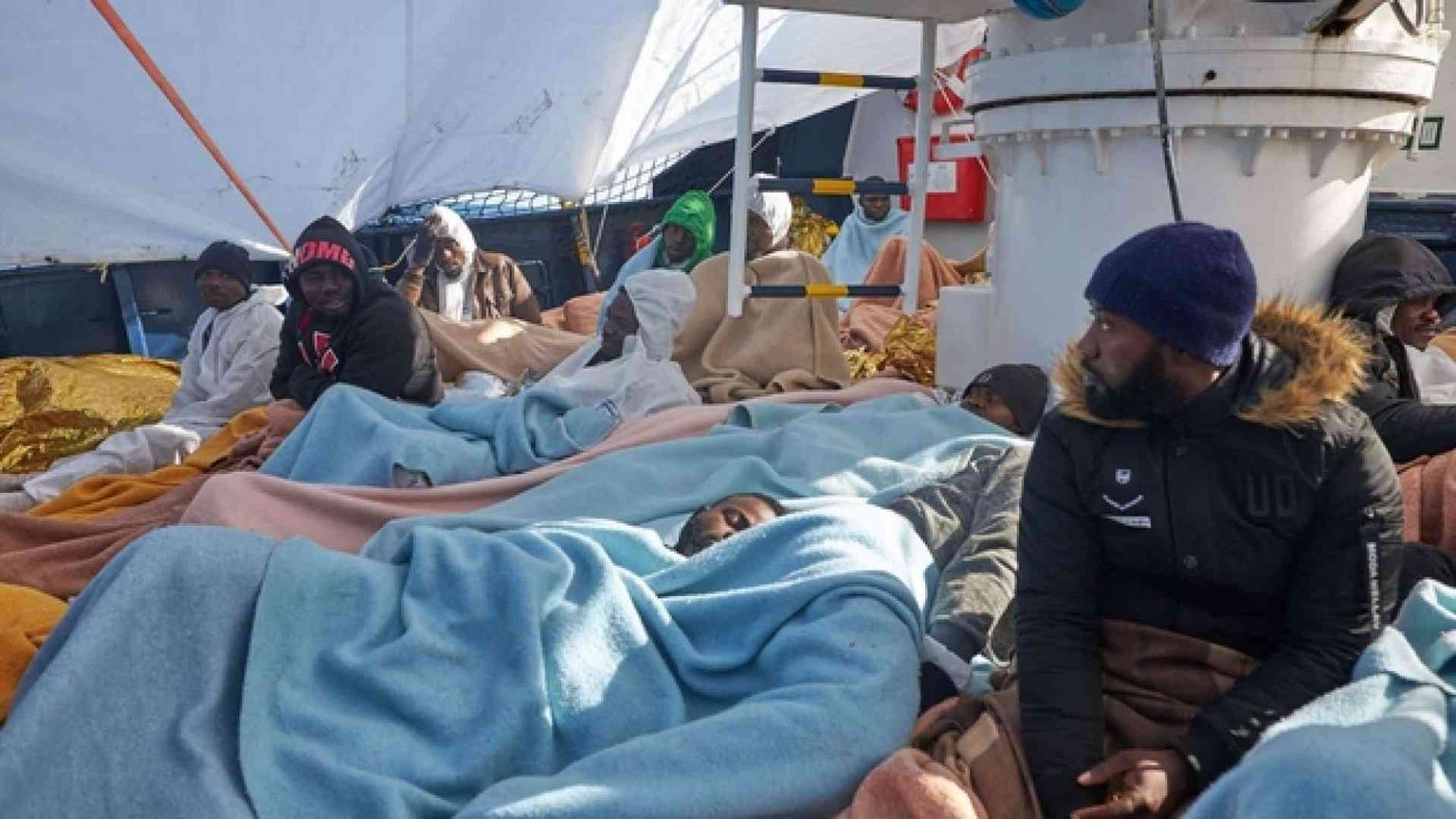 La nave Alan Kurdi vicino a Malta: «Presto senza cibo e acqua»