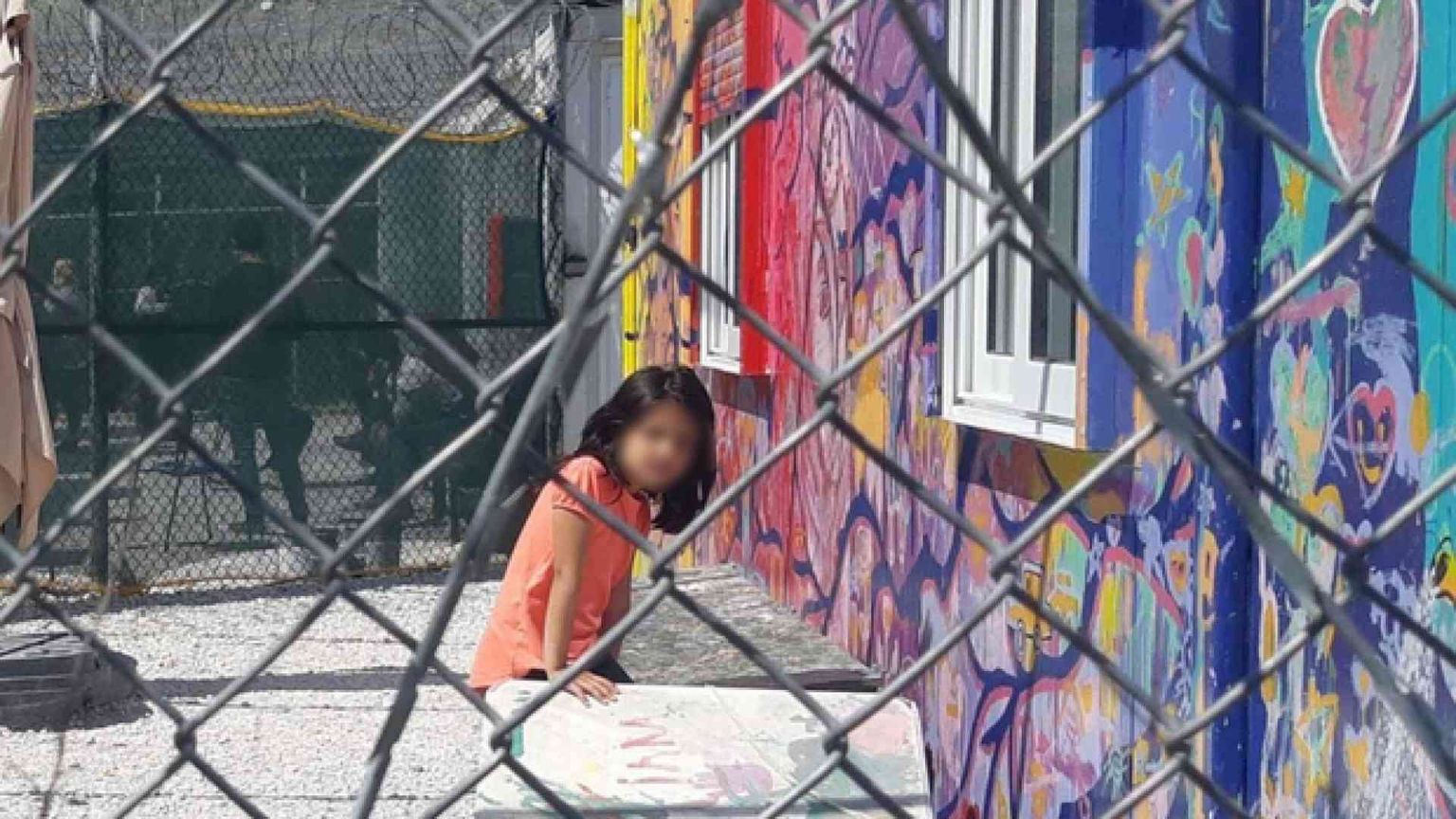 Grecia, le gabbie dei piccoli profughi siriani