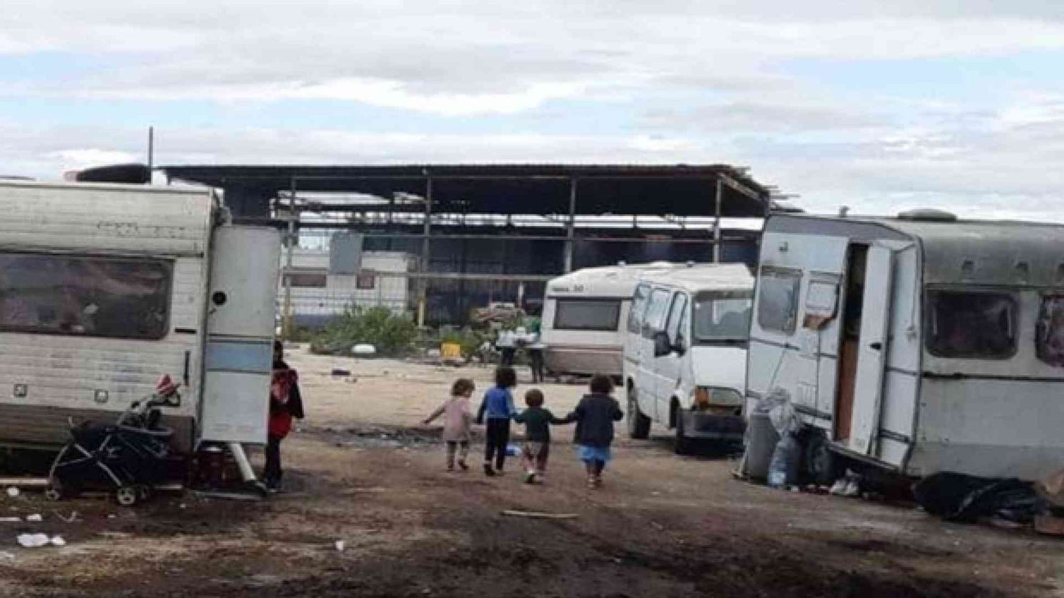 Tra i rom sgomberati di Giugliano