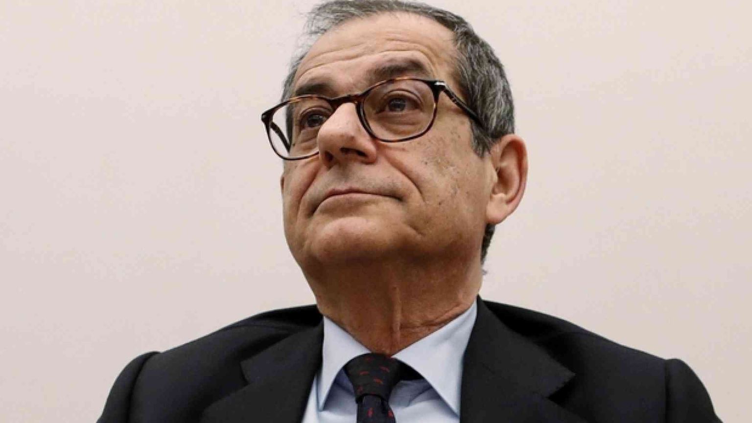 Tria: 80 euro misura sbagliata, saranno riassorbiti. E stop al decreto famiglia