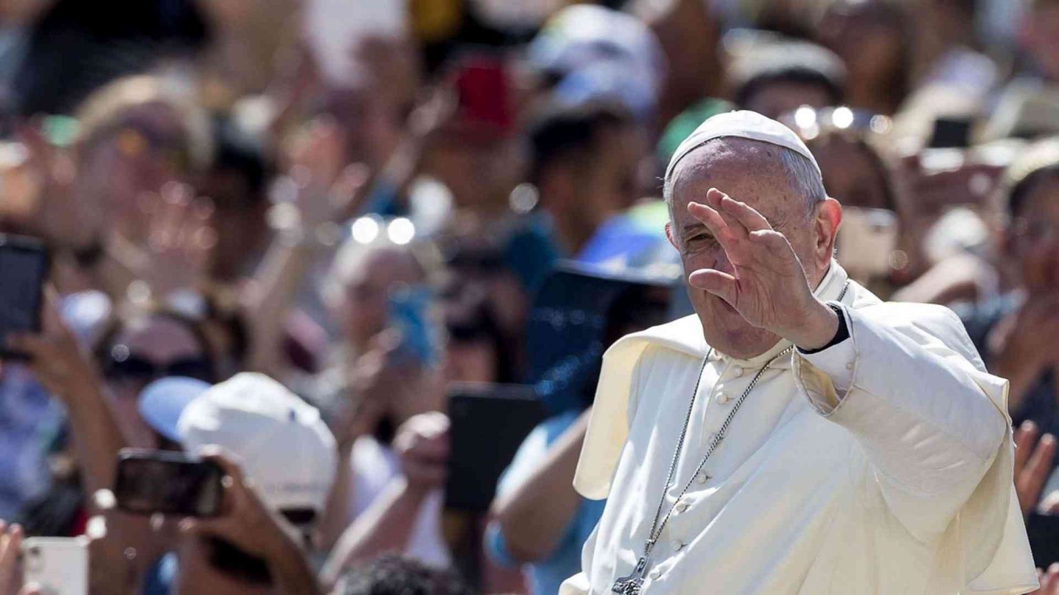 Papa Francesco: «Chi ha l'egoismo nel cuore non è un cristiano»