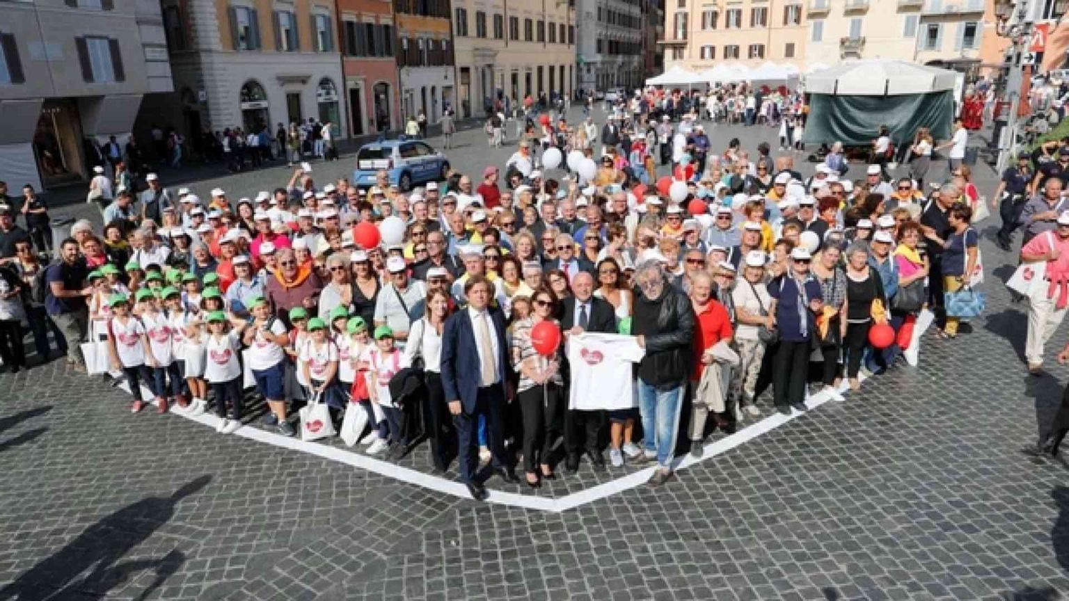 Premiato il nonno d'Italia: un flash mob in piazza di Spagna