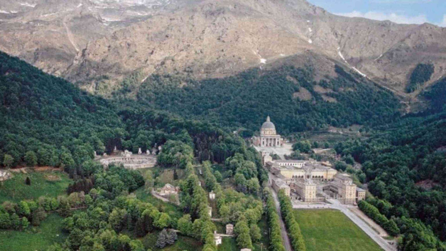 Nel manto di Maria a Oropa la devozione che sfida il tempo