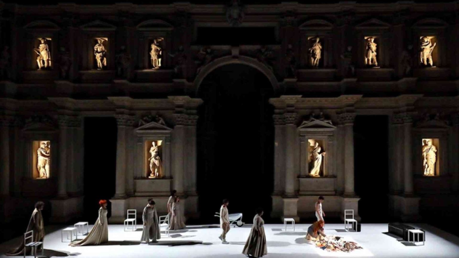 Ecuba, una tragedia che non conosce passato