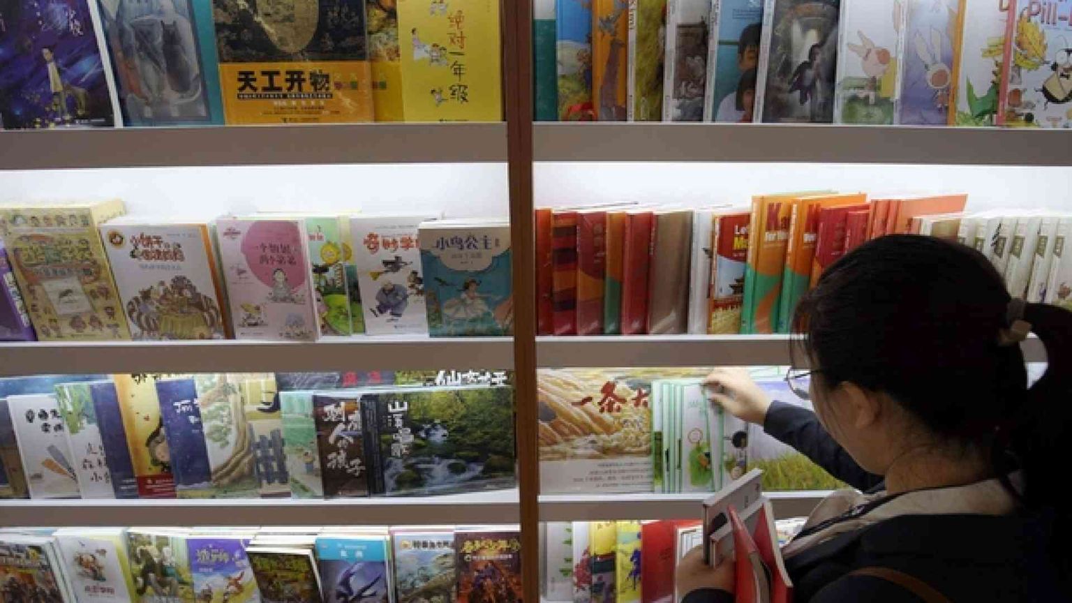 In Italia si legge poco ma si comprano più libri. I dati del mercato