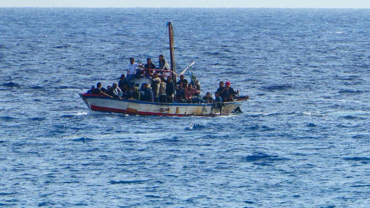 Il pescatore che sfidò l'alt: «Le vite si salvano»