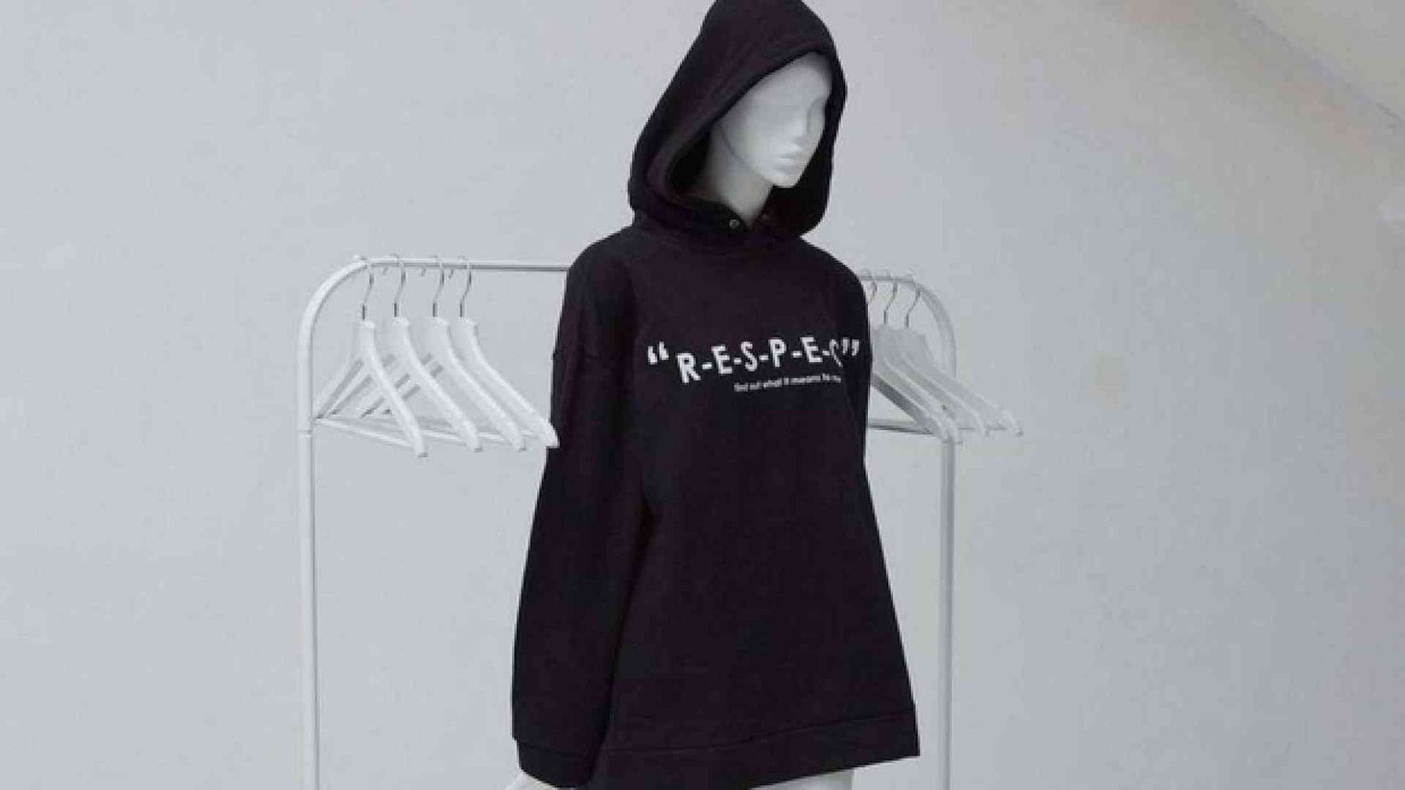 «La felpa simbolo della sostenibilità prodotta sfruttando i lavoratori»