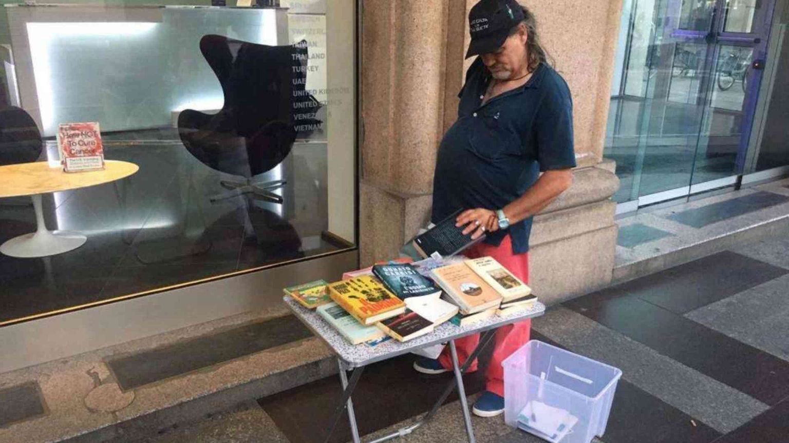 Quei libri senza dimora. Ecco la biblioteca itinerante dei clochard
