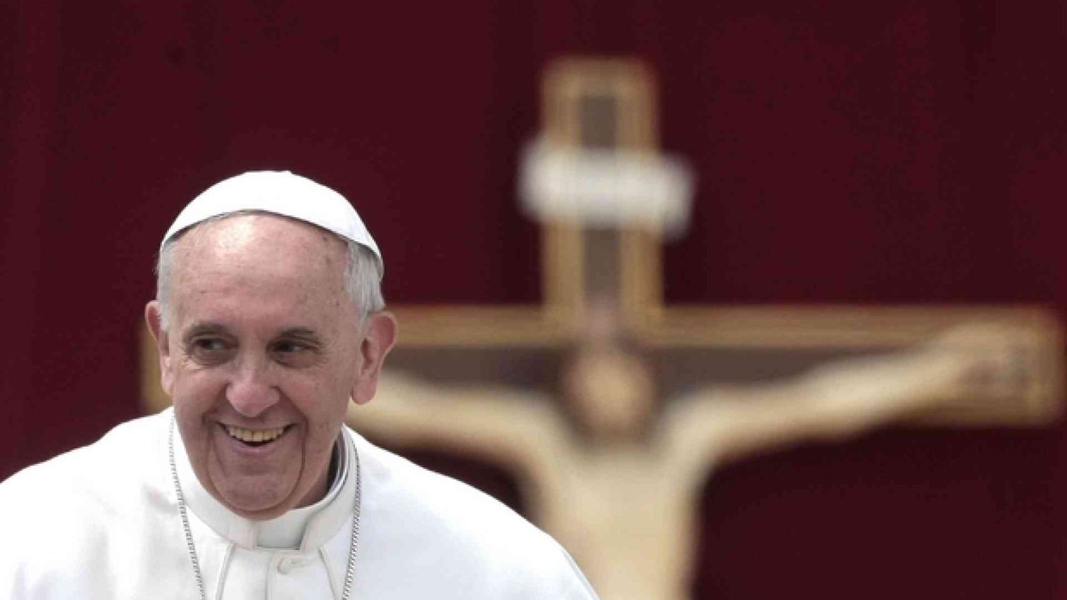 Bergoglio, 50 anni di servizio. Papa, ma prima di tutto prete