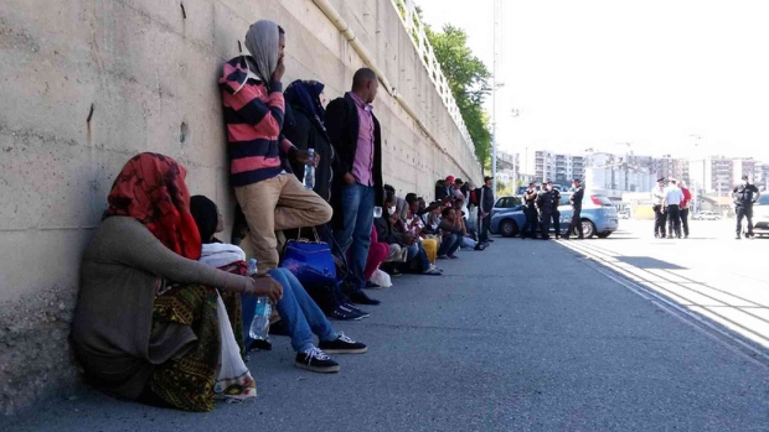 Angoscia, timori e attesa per i migranti nel "limbo" degli ex Sprar