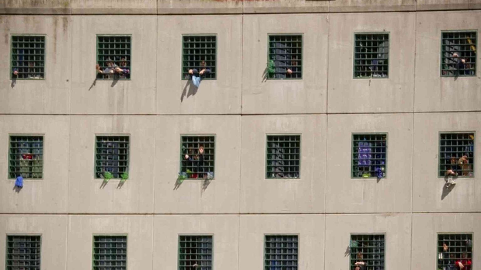 Le carceri scoppiano di nuovo. Servono risposte: dal personale all'edilizia