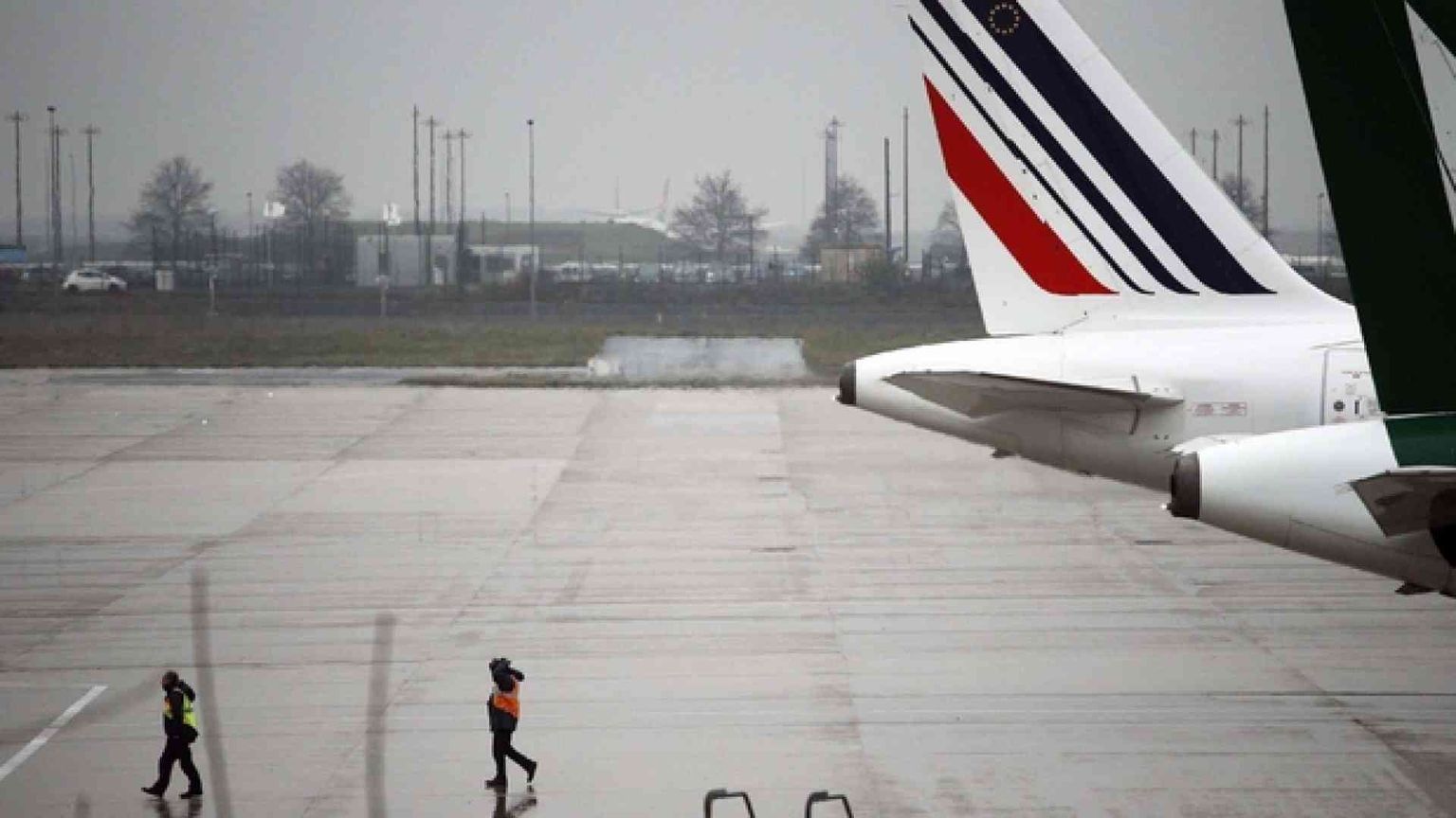 Quel bimbo senza carezze, congelato nell'aereo