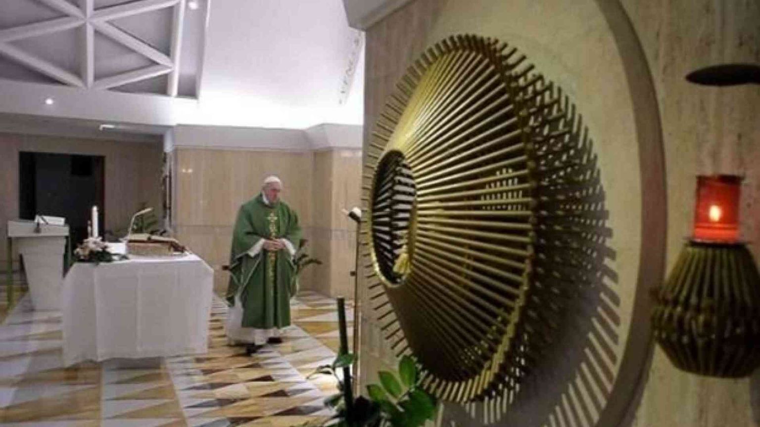 Il Papa: la preghiera piccola che commuove Dio