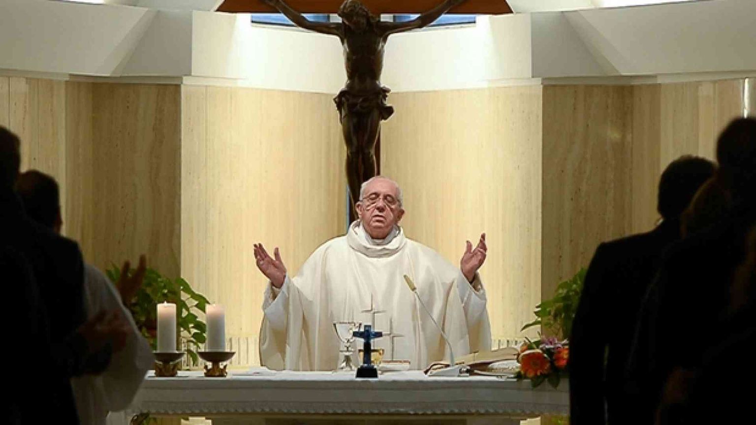 Francesco: no a cristiani senza gioia, prigionieri delle formalità