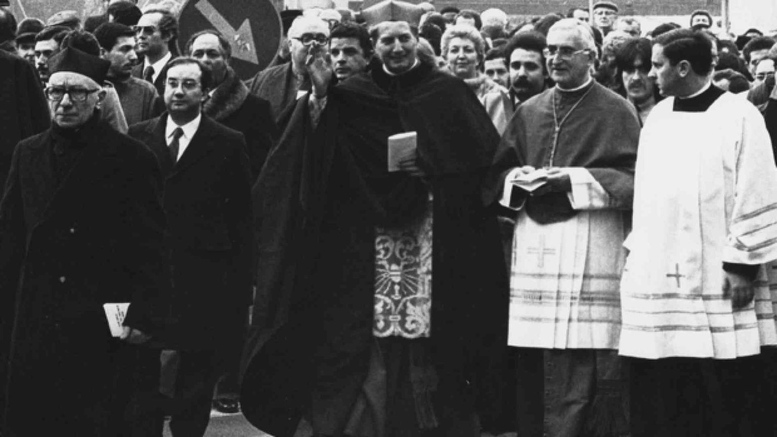 L'ingresso di Martini a Milano, con la sua gente e il Vangelo tra le mani