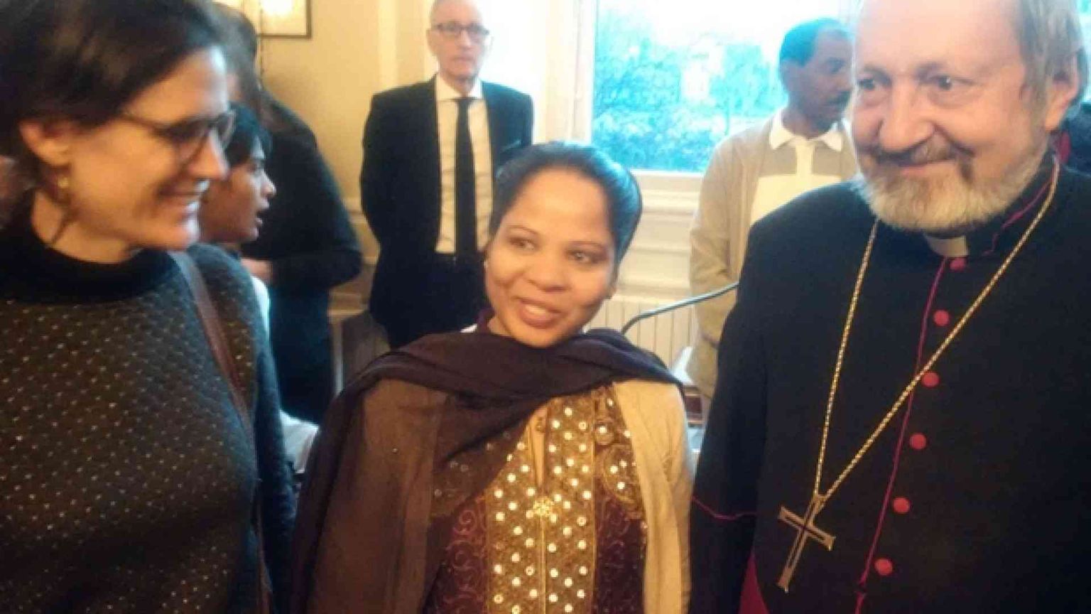 Asia Bibi ora è cittadina onoraria di Parigi. E ringrazia anche l'Italia