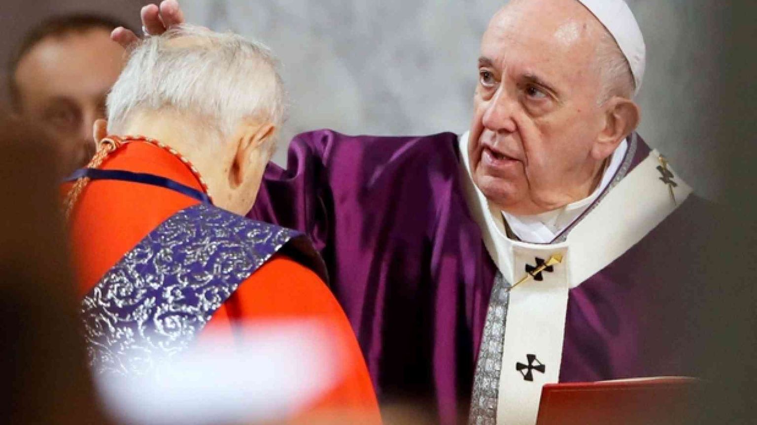 Papa Francesco: riconosciamo che le nostre misere ceneri sono amate da Dio