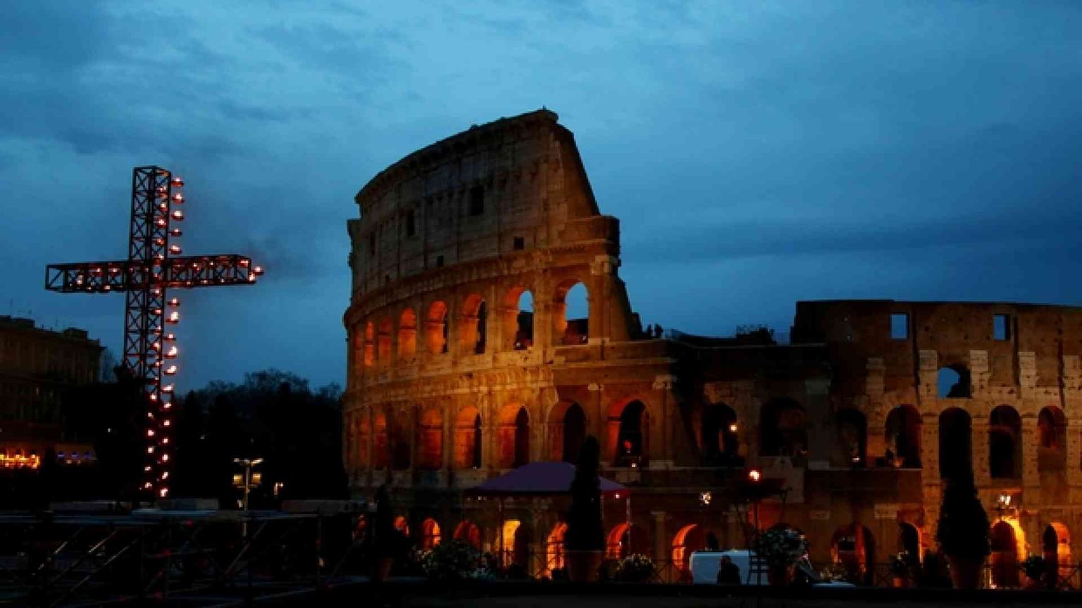 Il Papa: i carcerati prepareranno le meditazioni della Via Crucis