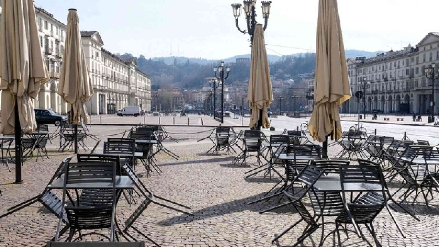 In preghiera per la città vuota pensando alla casa sulla roccia