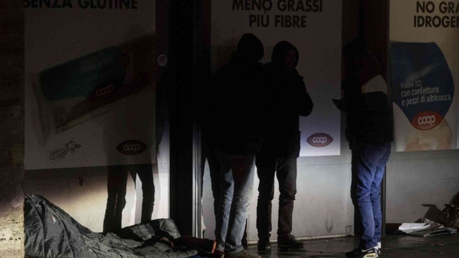 Roma, 5 senza dimora multati dalle Forze dell'ordine nell'area di Termini