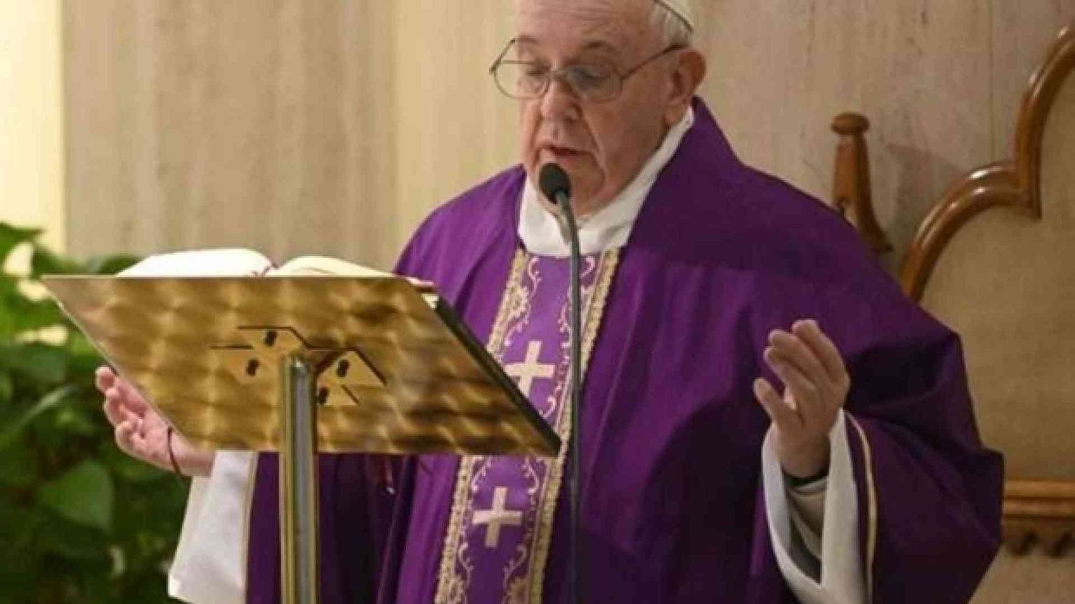 Il Papa prega per i medici e i sacerdoti morti per assistere i malati