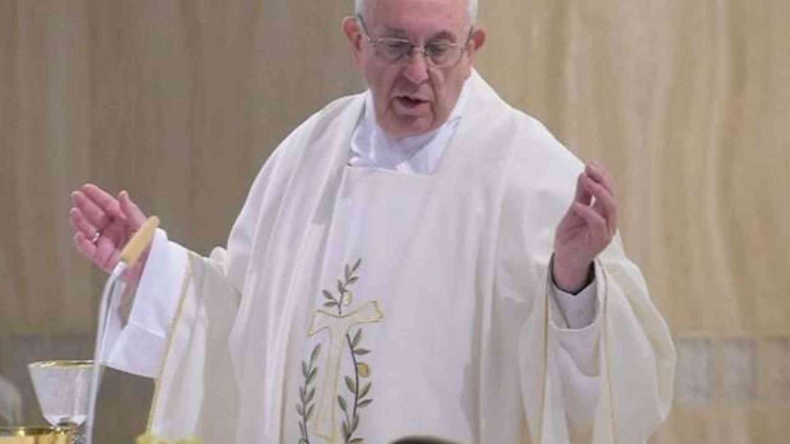 Il Papa prega per le suore che assistono i malati